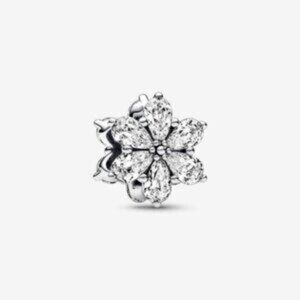 Pandora Sparkling Herbarium Cluster Charm